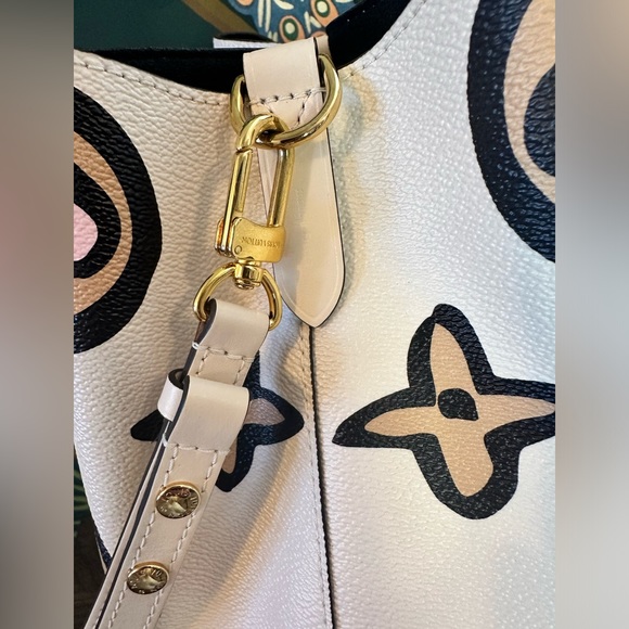 🔥Louis Vuitton Wild at Heart Limited Edition Noe Bucket Bag 🦄 - Picture 5 of 8